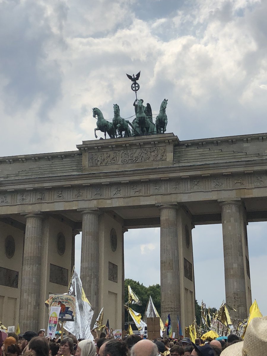 MichaelJFuchs5's tweet photo. Ihr seid so geil! Ich liebe Euch! ❤️🧡💛💚💙💜🖤 #ZukunftDeutschland #FlauschigesWochenende #DruffDruffDruff #AfDWegbassen https://t.co/vMCFcDb9HJ