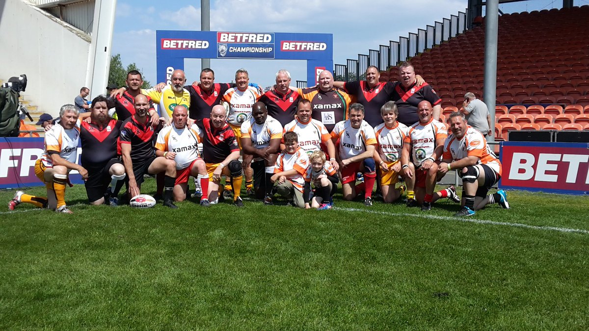 PlayTouchRL's tweet photo. Game over for Master RL #BlackpoolBash and thanks to @RLBarrieMc10 for photo bombing #heswelcome https://t.co/RZkBLkz1o8