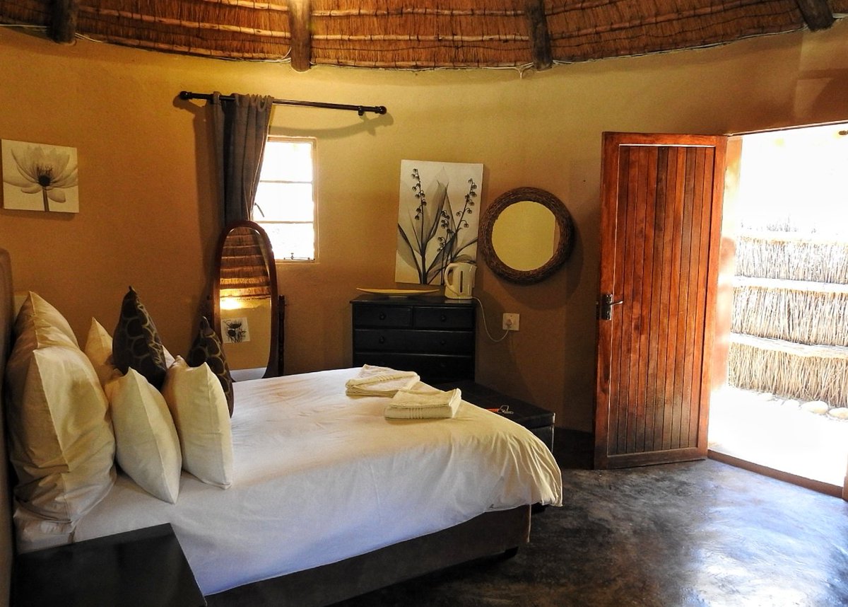 GoSomewhereSlow's tweet photo. I've been driving every day since I left for Lesotho but not today.
Today I'm taking in all the beauty of T'sehlanyane National Park &amp; @MalibaLodge. 
Tonight I'm sleeping in the budget-friendly Riverside Hut, just a stone's throw from the rock pool! https://t.co/whZcPP5gDY