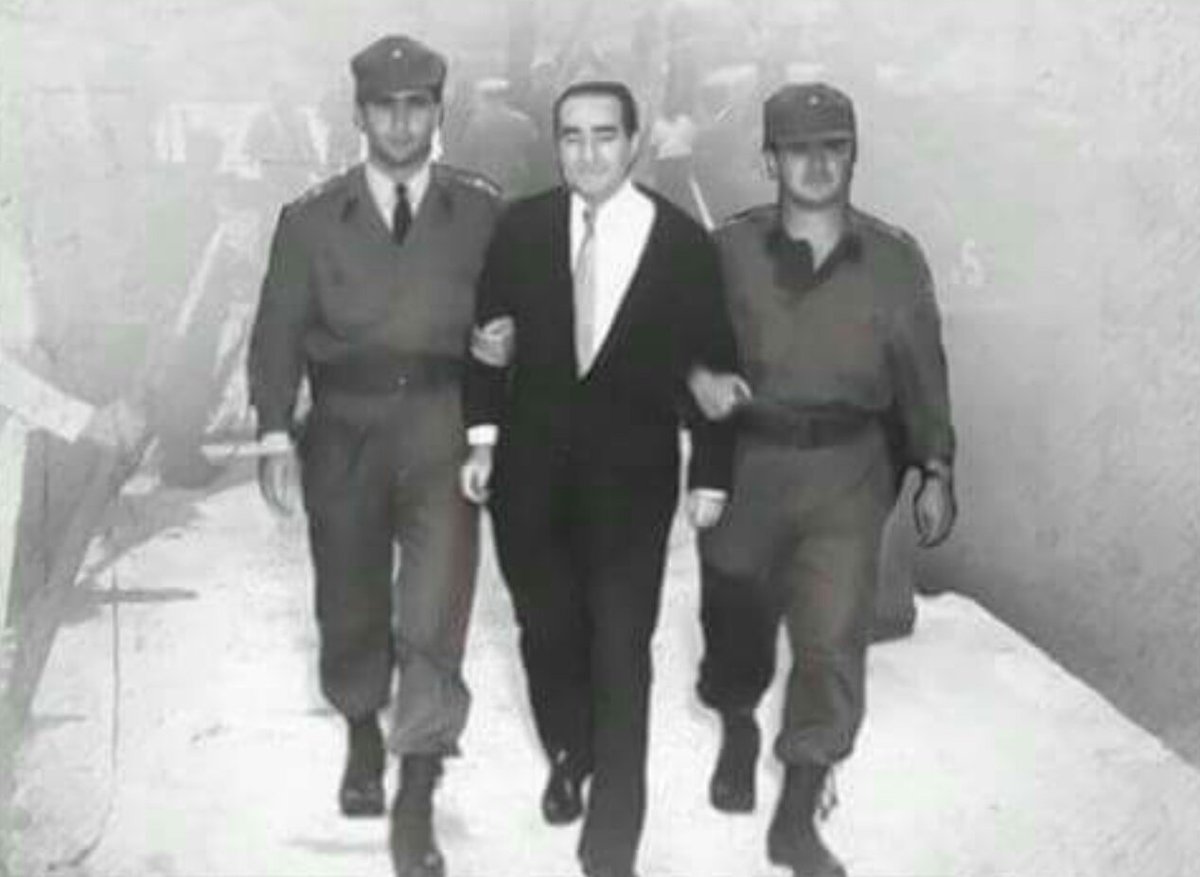 DirilisTR06's tweet photo. "Bu millet 'Tanrı uludur'dan 'Allahu Ekber'e geçebilmek için bir başbakan feda etti. Ülkemizde benzer acıları yeniden yaşamamak duasıyla. Mekanları cennet olsun."
#27mayıs  #AdnanMenderes https://t.co/IXgl5KhsvR