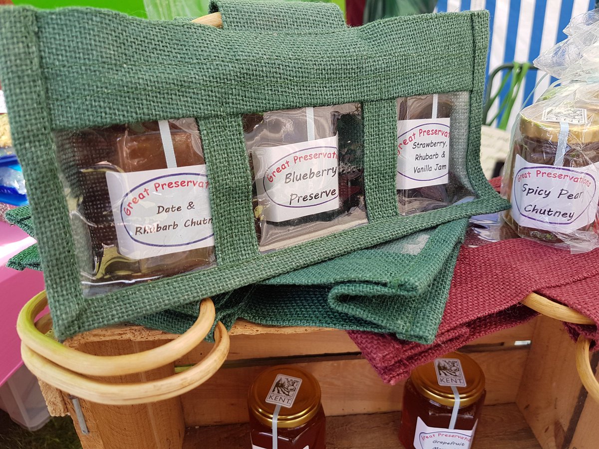 TonFoodDrinkFes's tweet photo. For those who love preserves, @kathiespickles has some amazing gifts for you to purchase, go to her stall to find out more #TFDF18 https://t.co/AyLWxMvZbb