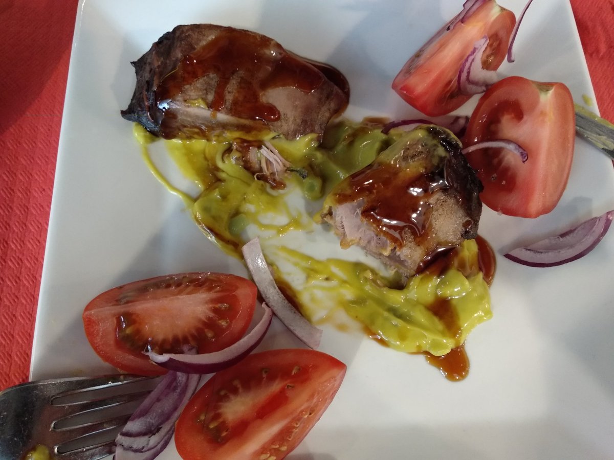 Pamuca82's tweet photo. SOS ¡¡¿Tataki de atún??!! De @BaRRadePintxos  en @LaVaguada, @albertochicote  está gente necesita tu ayuda con urgencia https://t.co/9uApvHowJa