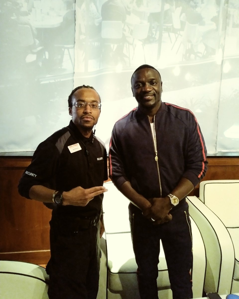 LeonidasGCue's tweet photo. We stay ready....it was cool chopping it up with the Legendary Akon.....music is universal...all love... Raspect to my Brotha @Akon  ....we here! 🕥💯 🔥 🌎🔑🎵🎵🎼🎧🎧
#PrivateSecurity #ProfessionalSecurityServices
#LeonidasGCueEntertainment / LGC productions #hiphop4huemanity🌎 https://t.co/hErie8f0LW
