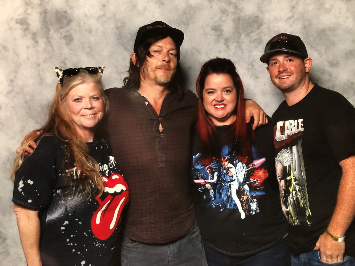 ItsMeIE's tweet photo. #MegaCon2018 #Darryl #TheWalkingDead #NormanReedus @wwwbigbaldhead @ginnee163 https://t.co/XNTroDOFe4