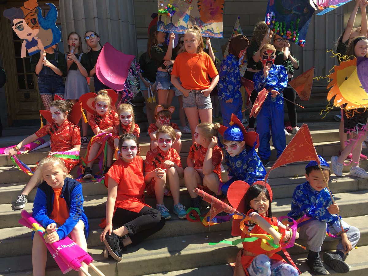 MixUpTheatre's tweet photo. What an amazing day!!! Great work from our fab students and all the groups looked brilliant! @DesignDundee #YOYP2018 #dundeedesignparade https://t.co/wJV9hLruGB