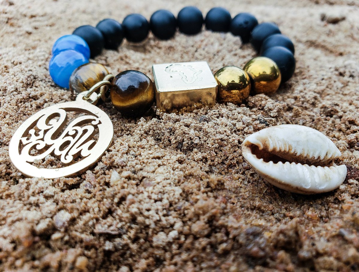 JewelryShopGH's tweet photo. Two is better than one...😍
Love is meant to be shared and our bracelets let you do just that ❤
PRICE: 260 Ghc for both
CALL: +233202341200
#CoupleGoals #love #LoveLetterToAfrica #distancebracelets #MadeInAfrica #wristgame #KingsandQueens 👑 https://t.co/mkrChCdMT7
