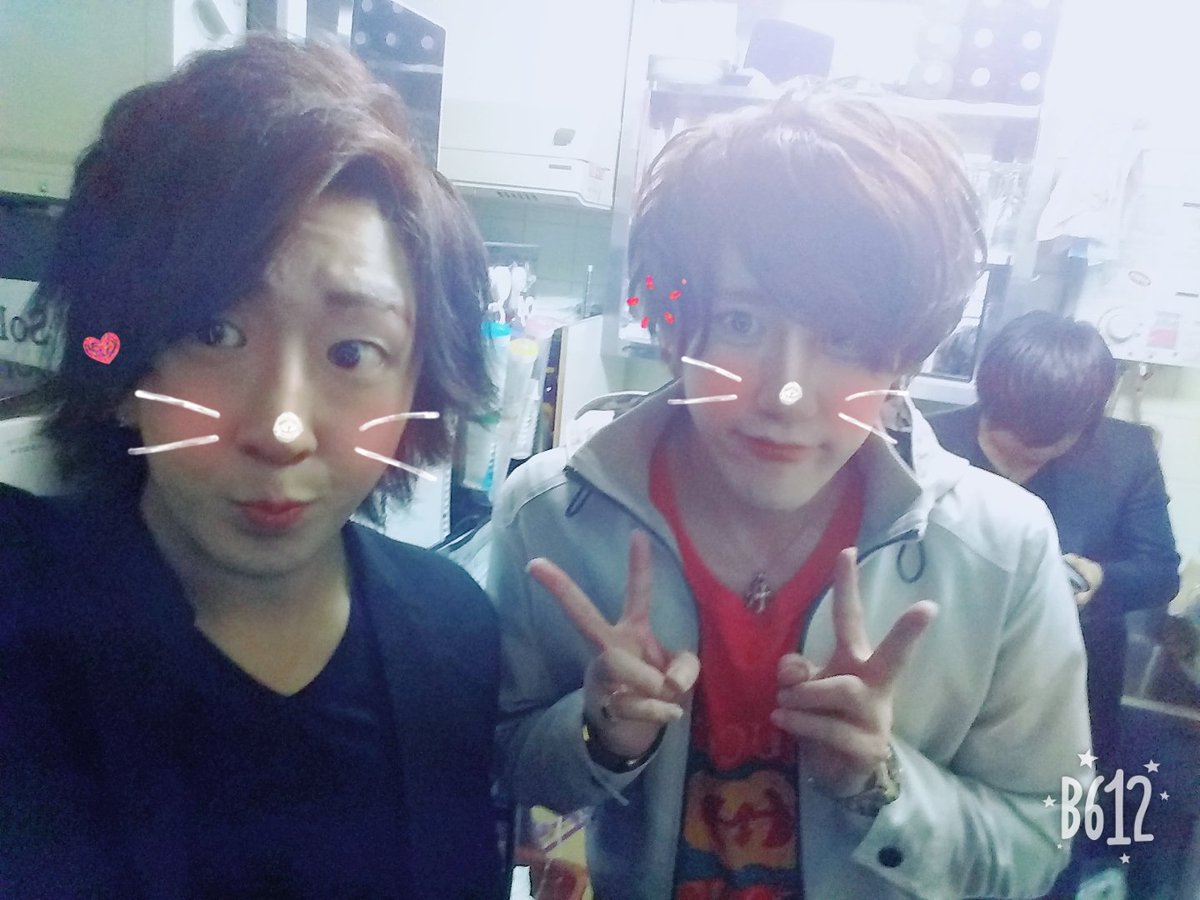 DAIYA071411's tweet photo. 日曜のユニバース( ´∀｀)
ついに....ついに百鬼夜行さんと撮ることができました✨(〃∇〃)
めちゃくちゃ可愛く撮れた夜行さんが羨ましくです(￣▽￣;)
今宵もユニバースワールド💃💃
#歌舞伎町
#ホスト
#カリスマ
#俺っちは酒ヤクザ
#呑みたい女こーい
#初回指命 https://t.co/3egAThDZeR