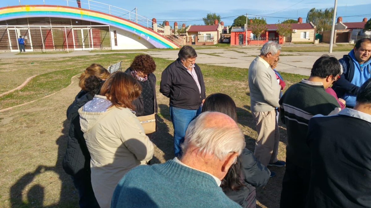 borchaldo's tweet photo. #ElPoderDeLaEperanza la Iglesia de Santa Rosa Norte se suma al proyecto un libro en cada casa https://t.co/oqR5qvPyEF