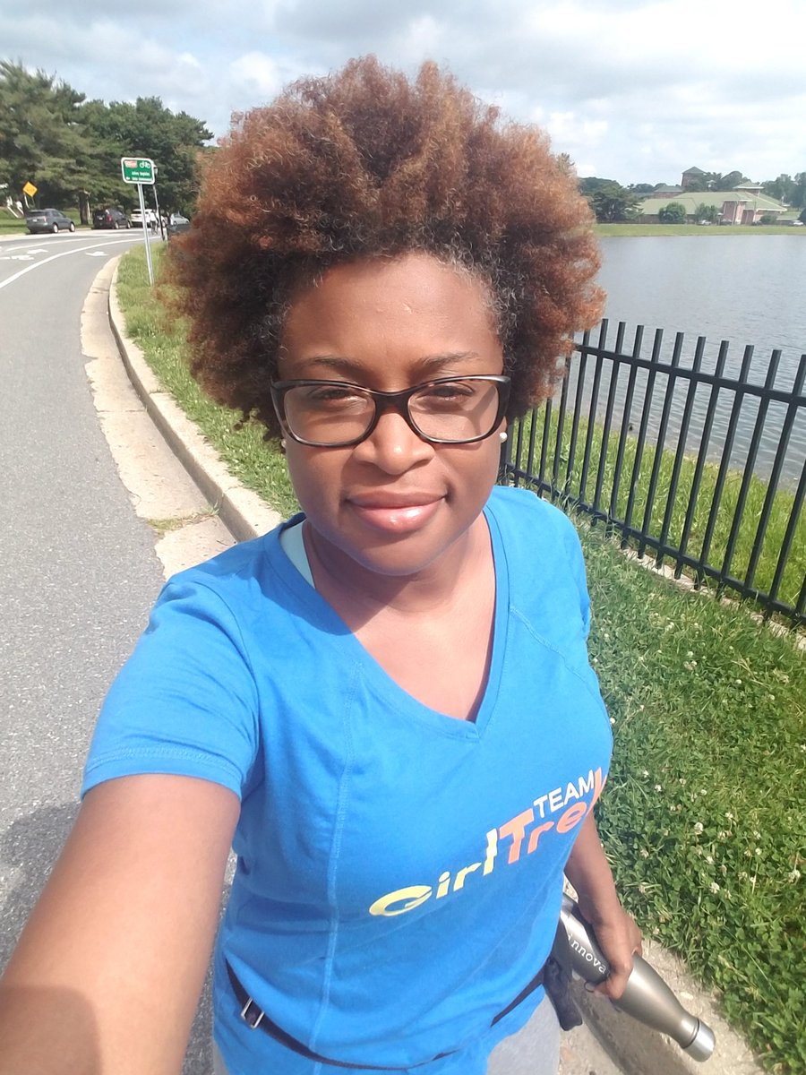 Ed2BeFree's tweet photo. Thought I'd do a solo trek before the rain comes 🤓 Waiting on this superhero blue to kick in and push me a 2nd time around the Lake though 😮😂😂😂 #GirlTrekPPO #GirlTrekBaltimore #DaughtersOfHarriet #GirlTrek https://t.co/6xMep2wT9J