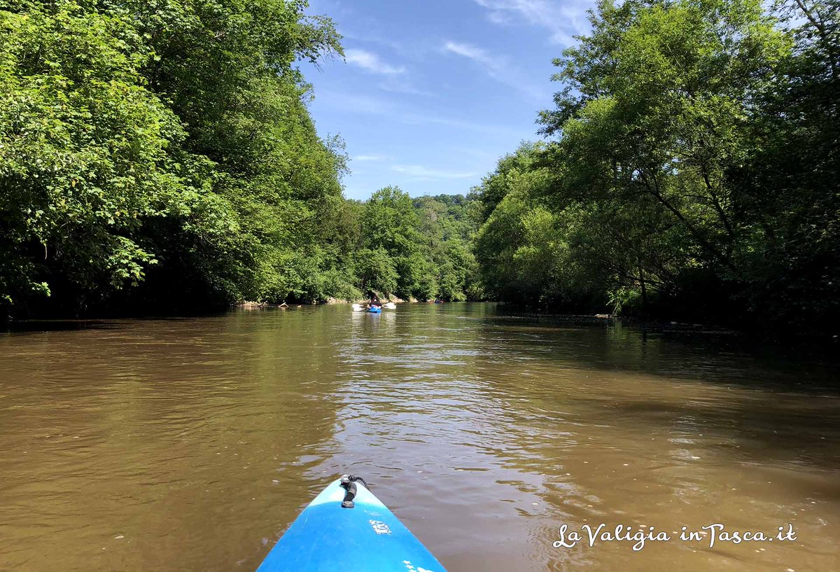 Grandissimo divertimento in kayak lungo 12 km del meraviglioso fiume #Lesse, presso Dinant in Vallonia, Belgio  🇧🇪
#viaggi #travelblogger ##BelgioVallonia #Wallonie #Tourisme