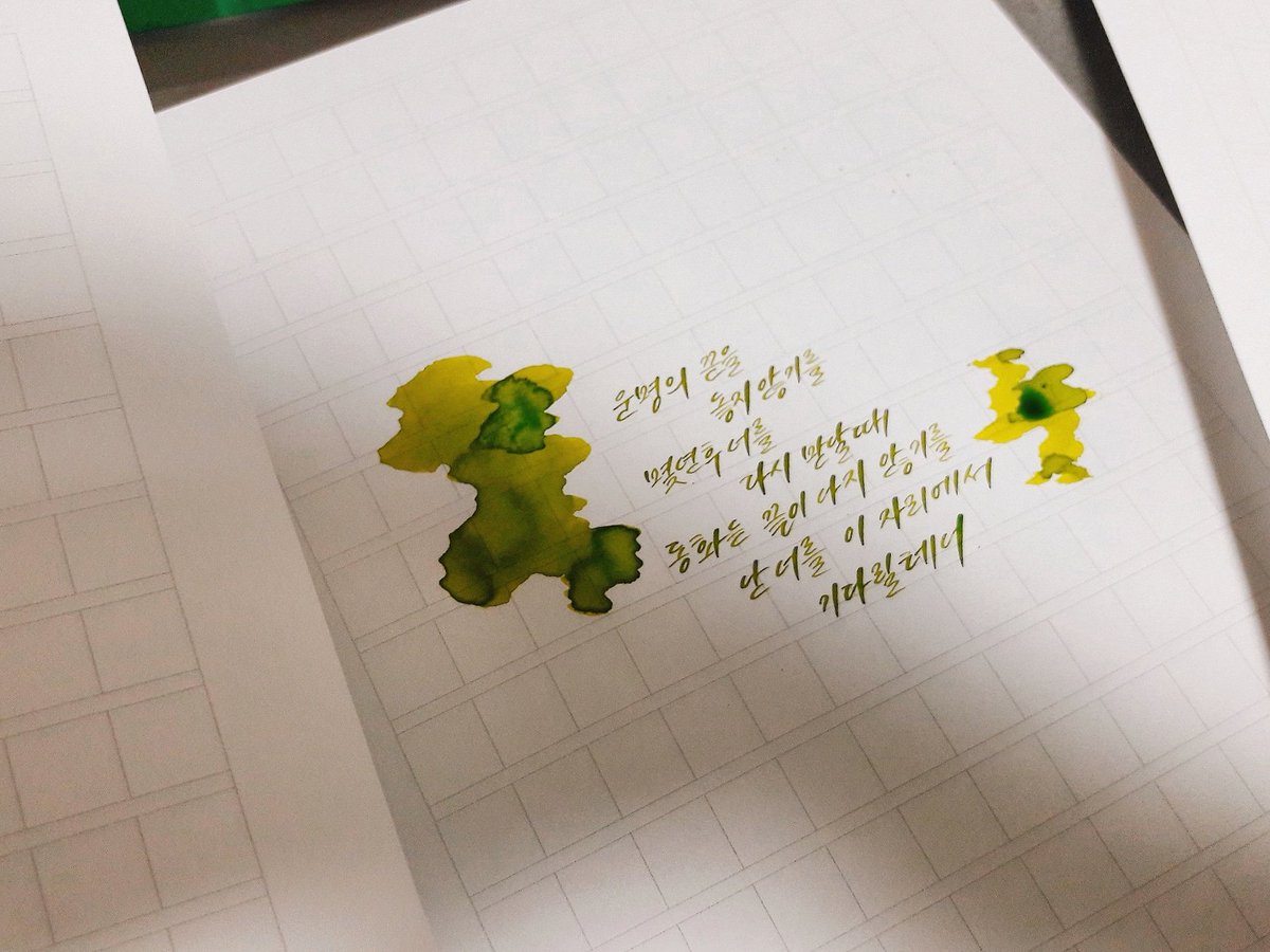 seventeen_mt's tweet photo. 운명의 끈을 놓지 않기를
몇년 후 너를 다시 만날때
동화는 끝이 나지 않기를
난 너를 이 자리에서 기다릴테니

-@LIFEIS_0808 https://t.co/zEPDRVS46n