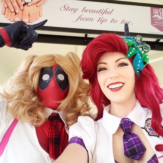 OnlyAliCat's tweet photo. Some #dailyinspiration from the school girls @officialmegacon. Steve caught it on our walk over.
•
#theroyalprincessacademy #schoolgirlariel #schoolgirldeadpool #princessariel #princessdeadpool #cosplaycouple #megaconorlando #megacon #megacon2018 https://t.co/WAeRIKc4Kh https://t.co/EKq0zPA3Bp