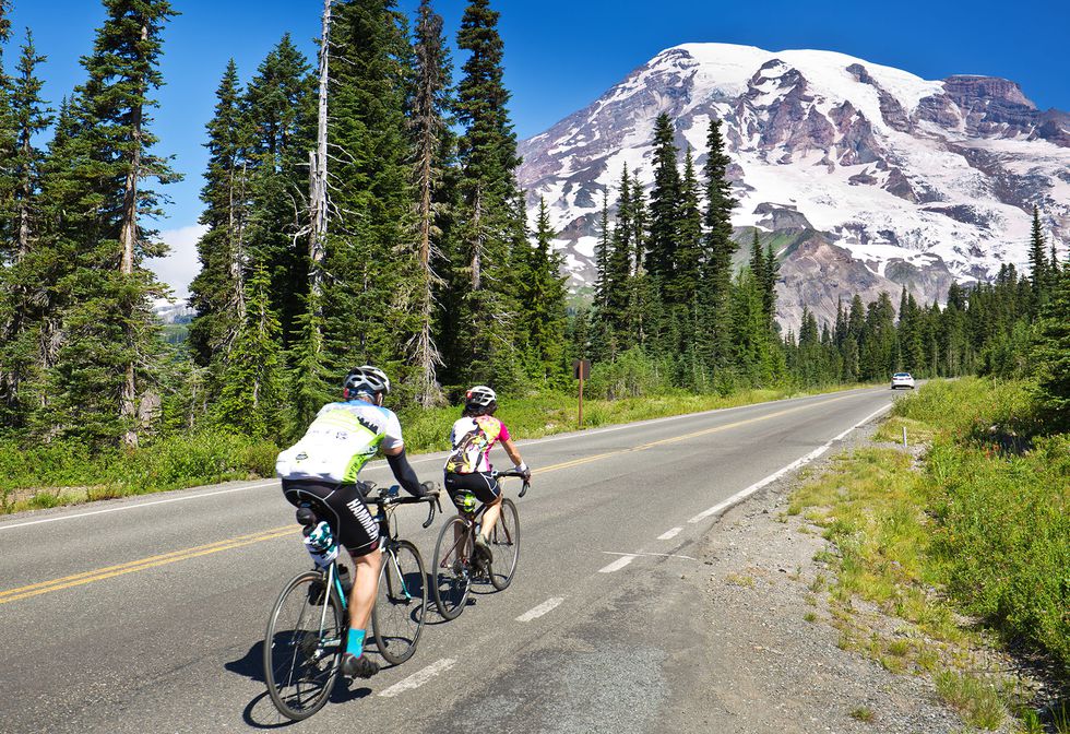 BicyclingMag's tweet photo. What it takes to ride up to Paradise on Mount Rainier: https://t.co/nJDeJDjLOK https://t.co/ywNvJb33Vn