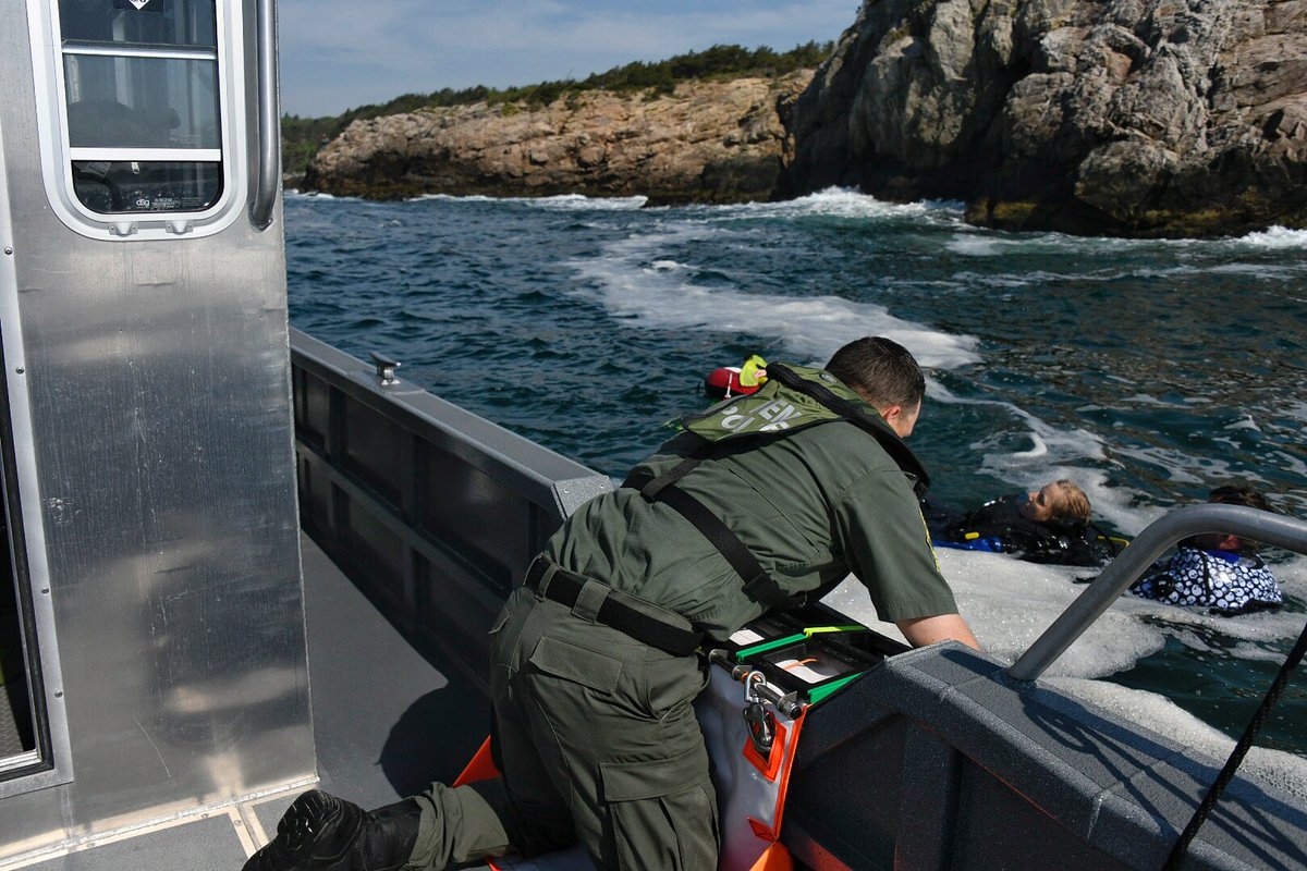 RhodeIslandDEM's tweet photo. Both officers are certified rescue swimmers and are well versed in the symptoms of hypothermia and diver rescue. We are happy to report that all involved are safe. Learn more about DLE’s Marine Division at https://t.co/90Cp1V7cUt 2/2 #teamDEM https://t.co/AHjsyUkuvY