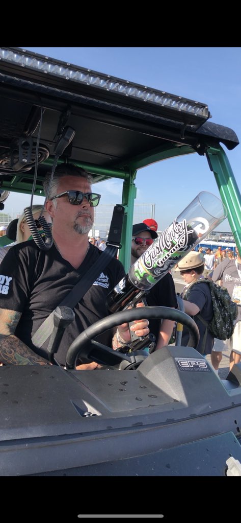 AdvanceAuto's tweet photo. The Grand Marshal of Fun @RRRawlings took the #advanceautoparty to be next level signing autographs and shooting t-shirts! If you got one post it in the comments! #indy500 #gasmonkey @IMS https://t.co/6Z0bMGgj9T