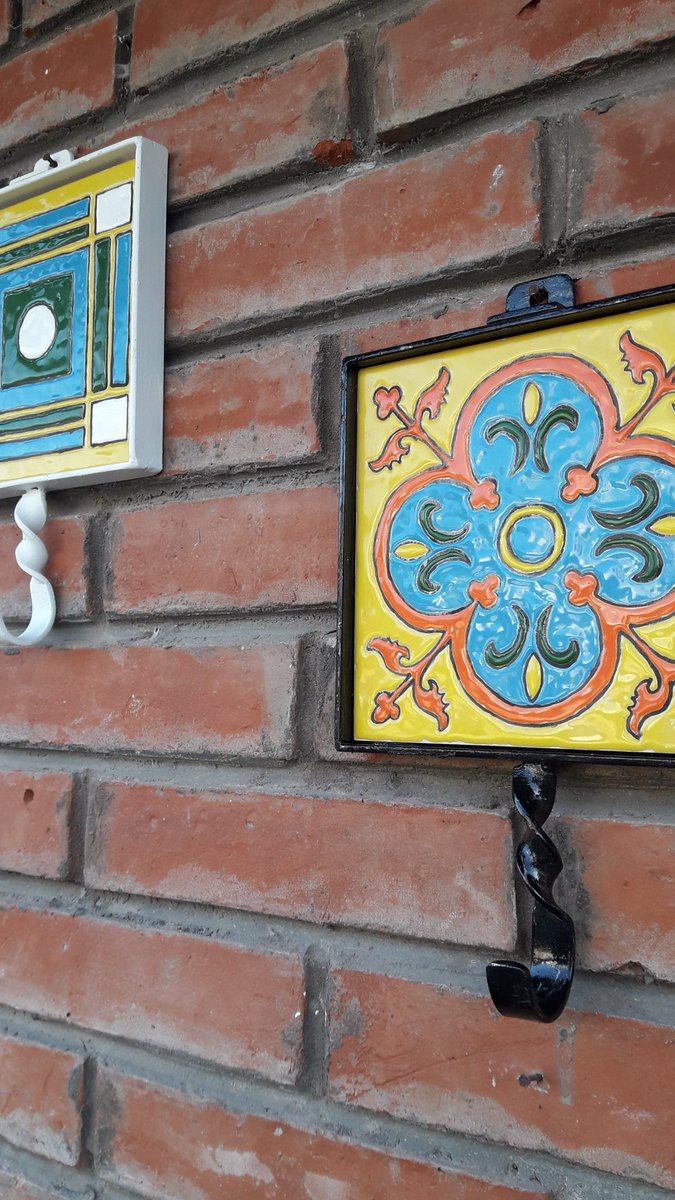 cosasddaniela's tweet photo. https://t.co/ewUfCm6Rq5
Percherito para interior o exterior, para colgar lo q quieras !!!
#mosaico #bello
#color #Ceramics #Cosasdedaniela #lineahogar #jardin #love #regala #hechoconamor https://t.co/FlSxlzu4UJ