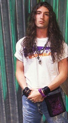 HAPPY BIRTHDAY TO SEAN KINNEY OF ALICE IN CHAINS         