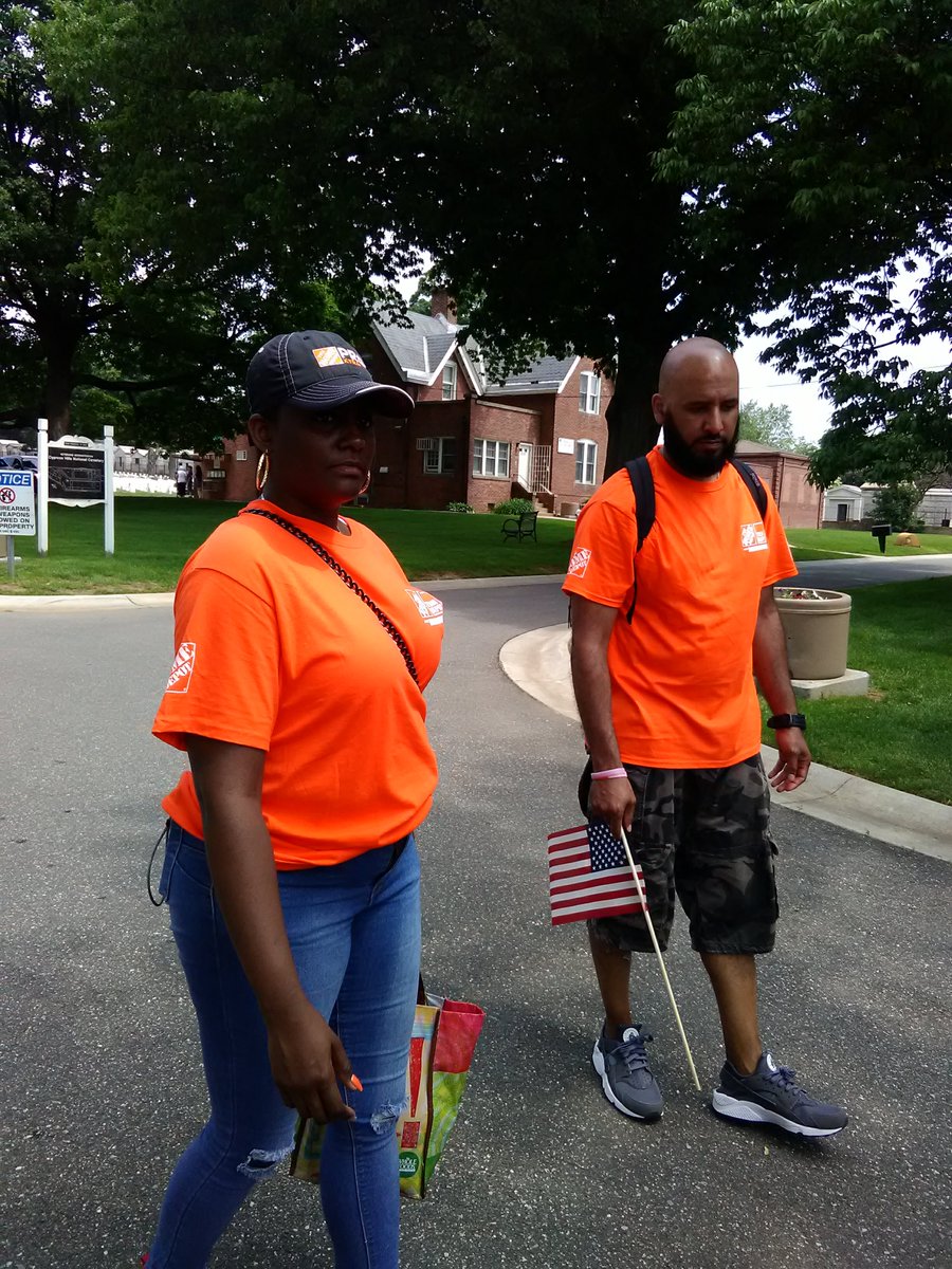 almanigault1's tweet photo. 6175 showing our respect by placing US Flags on the grave of our military heroes at the Cypress Hill National Cemetery. We will never forget those who gave so much https://t.co/Q8gWFtJdX9