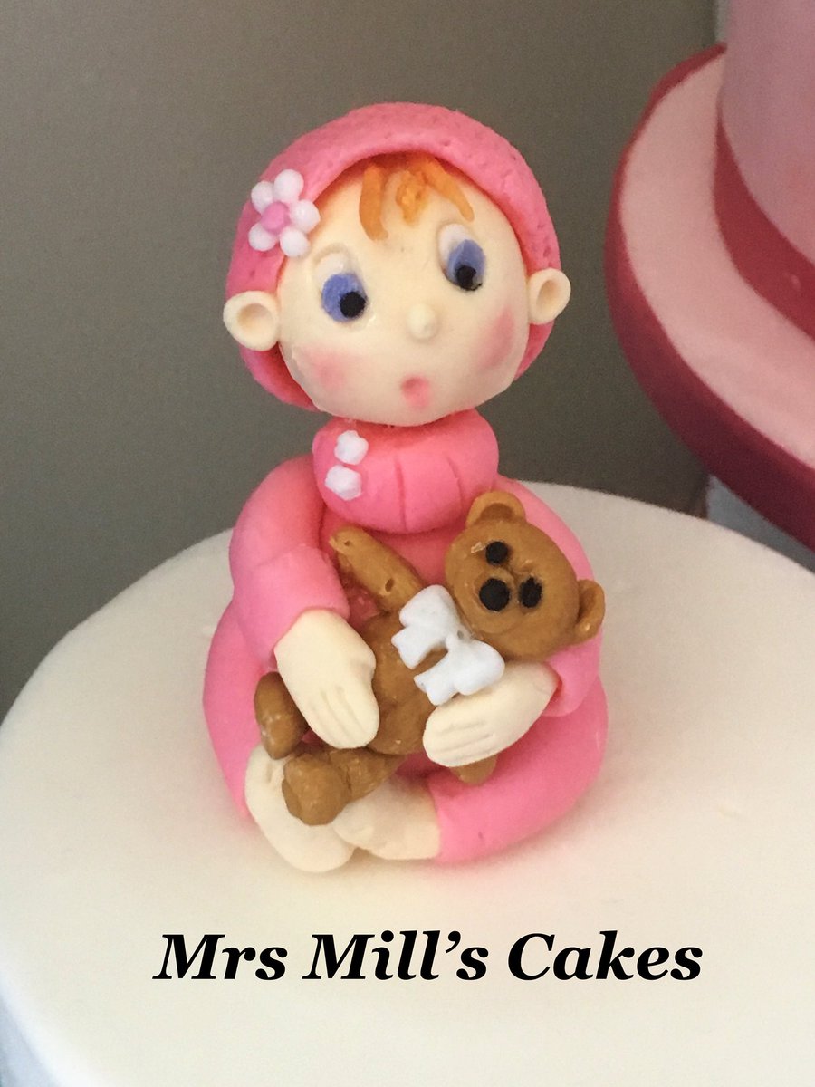 I love my teddy 🎀 #cakedecorating #sugarcraft #modellingpaste #saracino #petalcrafts #sugarbaby #babyshower #newbaby #babygirl #christening #namingcermony #firstbirthday