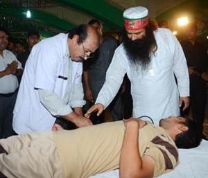 TheBlessedBuddy's tweet photo. #BloodDonationCamps_ByStRamRahim #DSS has got #GuinessWorldRecord &amp; #AsiaWorldRecord for Most BloodDonation in a Day https://t.co/0PRcLc1DC7