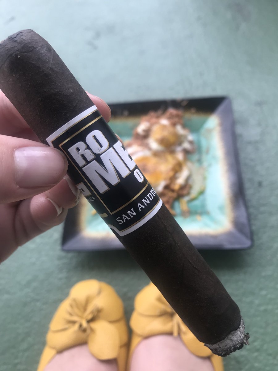 ABCCigarMak's tweet photo. You say #TropicalStorm, I say what a lovely day for #brunch and a #cigar on the balcony. #SundayFunday #AlwaysBeCelebrating #Cheers https://t.co/KUCkQ3vOlO