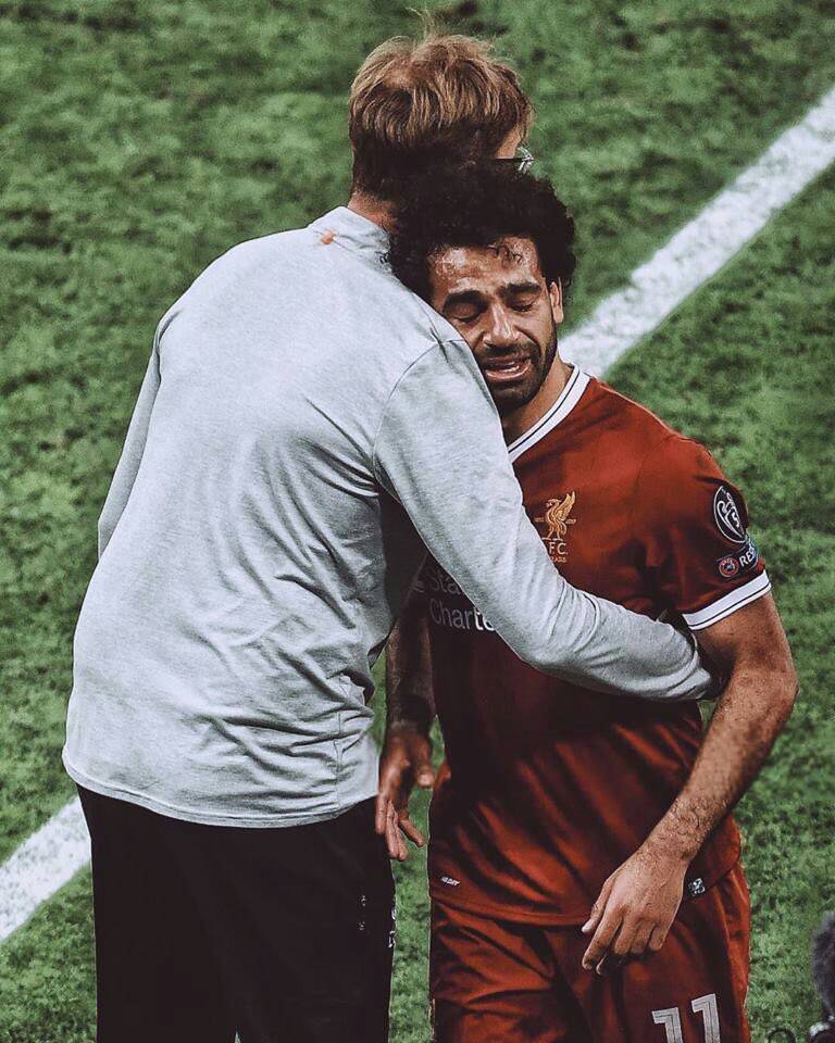 دموعك غاليه علينا يافخر العرب الله يشفيك ومنتظرين لك في #روسيا #كاس_العالم يا بطل 💪🏼
<a href="/MoSalah/">Mohamed Salah</a>