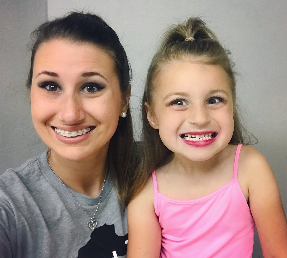 johonnah's tweet image. #StayChic84 #Studio84 💗🖤💐