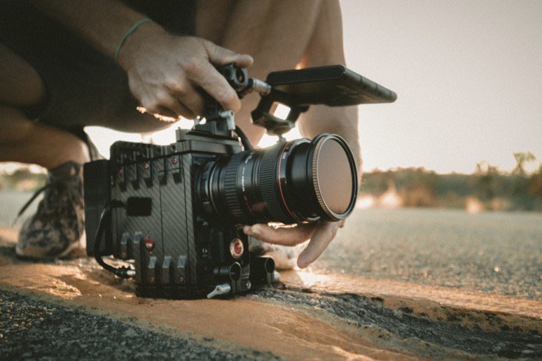 SAGindie's tweet image. 30 things to know before making a #microbudget feature film, and more #goodreads for your weekend: bit.ly/2krJklP