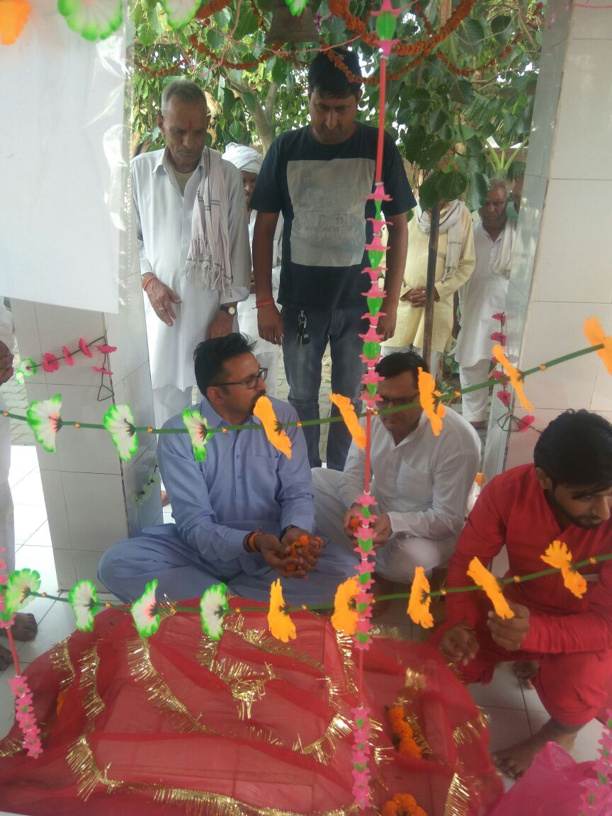 platoon_27's tweet image. Prayed at Dadi sati temple @ village Rathdana (sonipat) and had a amazing Prasad. Very simple people.