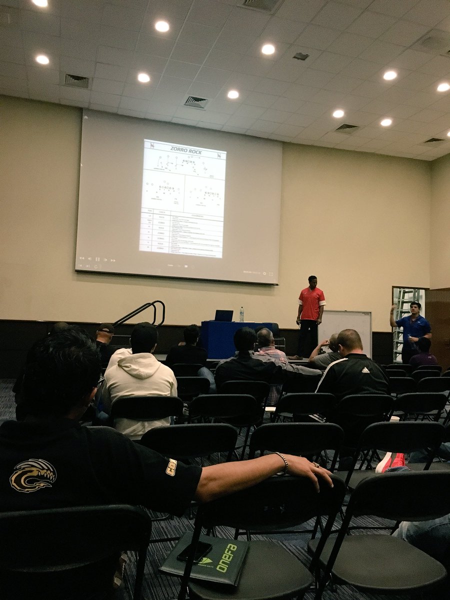 AfcamMexico's tweet photo. Coach Jordan Tippit
DEFENSIVE BACKS
@HCHawksSports 
#HablamosDeFootball https://t.co/HFeiE3iS3Q