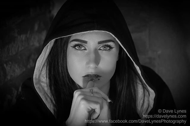 DaveLynesPhotos's tweet image. Flashback to October 2017 with @jade_louise5233. #headshot #portrait #sharpfocus #makeup #eyes #sonyalpha #sony #sigma #miltonkeynes #model #photography #photoshoot #50mm #portraitphotographer #ukphotographer #UK #bowbrickhill #hoody #inkedgirl #piercedg… ift.tt/2ku7ko7