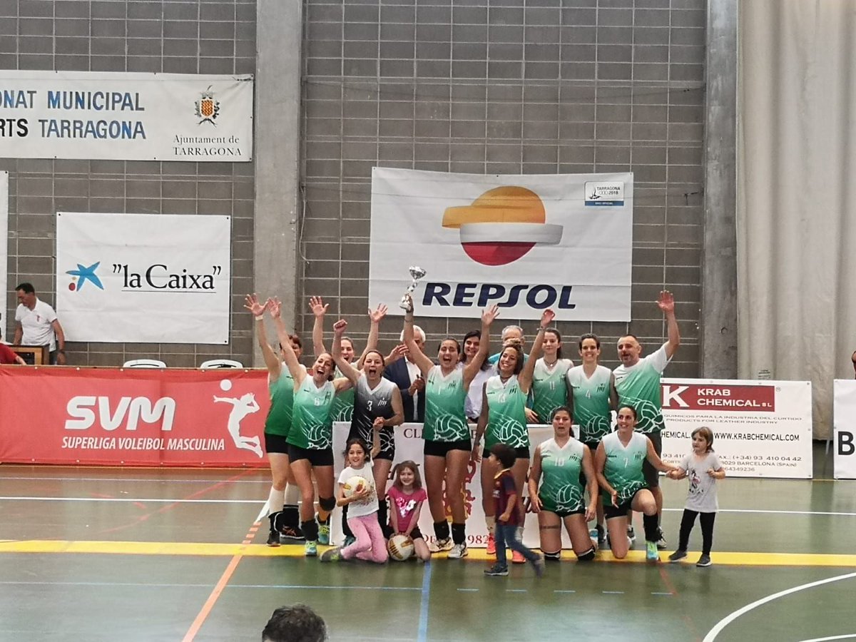 Asfevolei's tweet photo. L'@Asfevolei campiones de 3a Catalana 2017-18!!! Gran temporada! @VoleiCatala https://t.co/9QY2kFaDKf