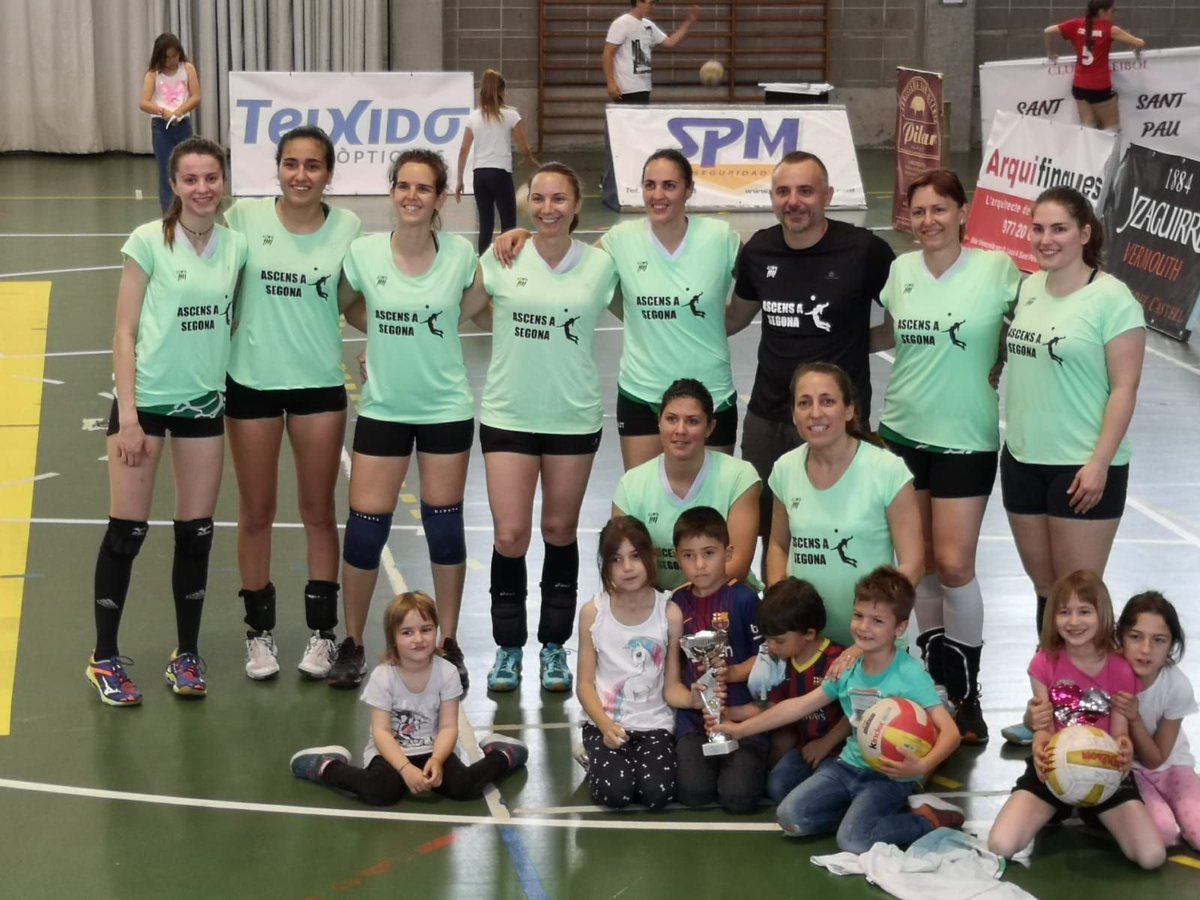 Asfevolei's tweet photo. L'@Asfevolei campiones de 3a Catalana 2017-18!!! Gran temporada! @VoleiCatala https://t.co/9QY2kFaDKf