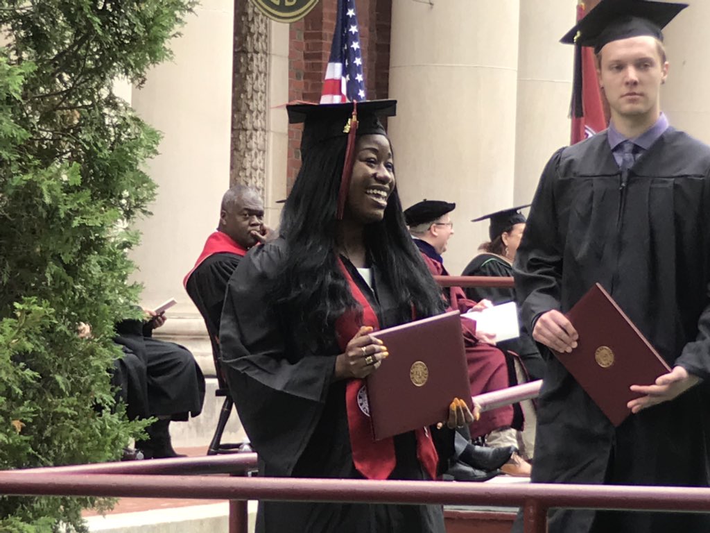 BatesCollege's tweet photo. Now thatβs a proud #BatesGrad. #Bates2018 https://t.co/Ic10u0GDp8