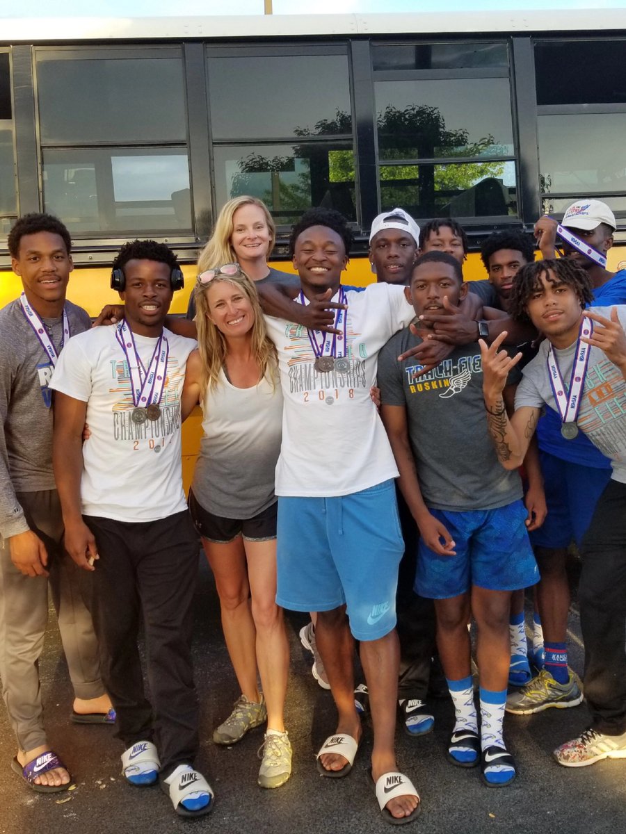 Wil7Shakespeare's tweet photo. Bittersweet moment , my high school career is really over. I’m gonna miss my track team so much ..so many memories , so much love , and respect for everyone in these pictures ! I’ll forever be an 🦅 #TalkToEmEagles💙💛 https://t.co/uhh2wrgSuL