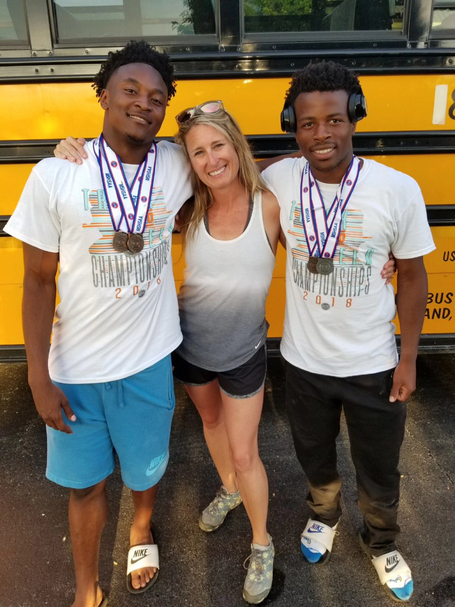 Wil7Shakespeare's tweet photo. Bittersweet moment , my high school career is really over. I’m gonna miss my track team so much ..so many memories , so much love , and respect for everyone in these pictures ! I’ll forever be an 🦅 #TalkToEmEagles💙💛 https://t.co/uhh2wrgSuL