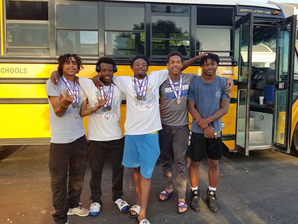 Wil7Shakespeare's tweet photo. Bittersweet moment , my high school career is really over. I’m gonna miss my track team so much ..so many memories , so much love , and respect for everyone in these pictures ! I’ll forever be an 🦅 #TalkToEmEagles💙💛 https://t.co/uhh2wrgSuL