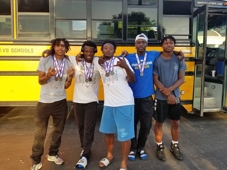 Wil7Shakespeare's tweet photo. Bittersweet moment , my high school career is really over. I’m gonna miss my track team so much ..so many memories , so much love , and respect for everyone in these pictures ! I’ll forever be an 🦅 #TalkToEmEagles💙💛 https://t.co/uhh2wrgSuL