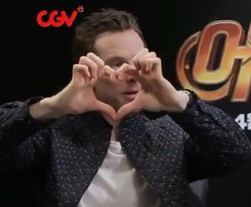 aestheticloki's tweet photo. Benedict Cumberbatch attempting to make a heart using his fingers: a chilling saga https://t.co/DF4qZYCbot