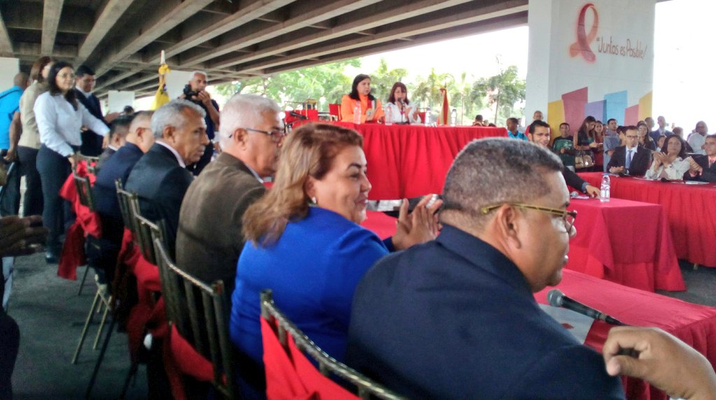 PartidoPSUV's tweet photo. #LARA Así fueron juramentados los legisladores de la entidad... Juntos por la paz y prosperidad del país #MaduroTrabajaPorLaPaz @NicolasMaduro @gestionperfecta https://t.co/7UZ8nPRKLh