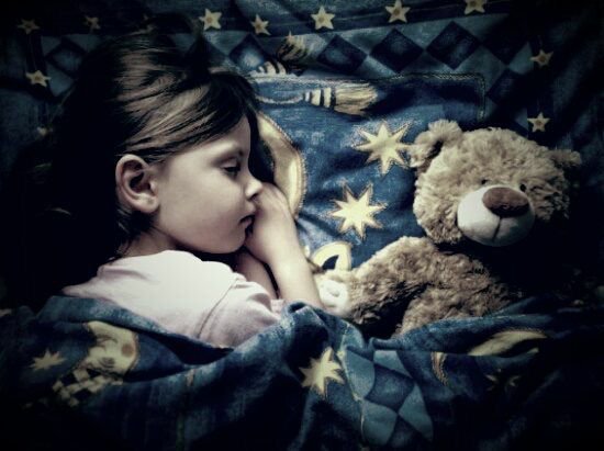 Hdamm122's tweet photo. .

شايل من الذكرى
 أذى وعلى
رغم هذا
 آبتسمت فيني
 عتب
واجد لذا 
خبيتك بـ 
صدري ونمت😴💔 https://t.co/YqeosOtpyd