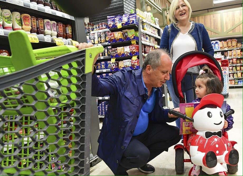 Zortingcom's tweet photo. Flaş Gelişme... Muharrem İnce'nin markette sevdiği çocuk, Kreş'ten atıldı. 
#Gezi5Yaşında https://t.co/EOp4HydLyg