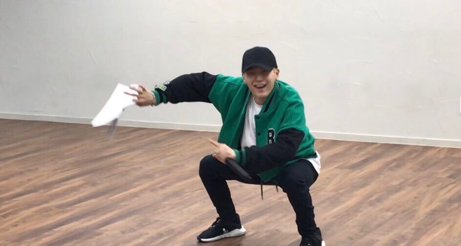 agustdfms's tweet image. OMG I CANT BELIEVE IT, CONGRATULATIONS @BTS_twt CONGRATULATIONS TO US IM SCREAMING 

#LYTear1onBB200