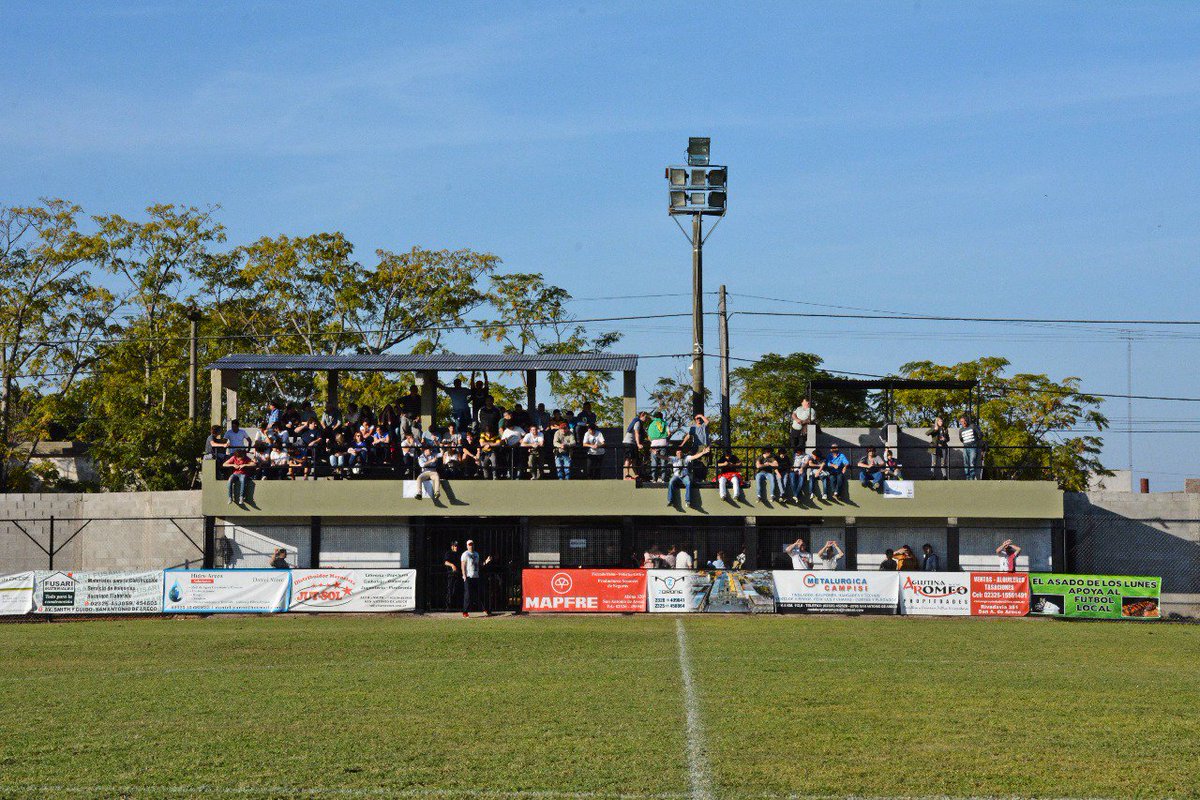 ArecoArraigo's tweet photo. La #CanchaFitte, totalmente renovada: ahora tiene una nueva tribuna visitante, baños y vestuarios renovados y cabina de transmisión. Esta tarde fue la reinauguración antes del clásico #SanPatricio - #Rivadavia https://t.co/9mUE5IR2db