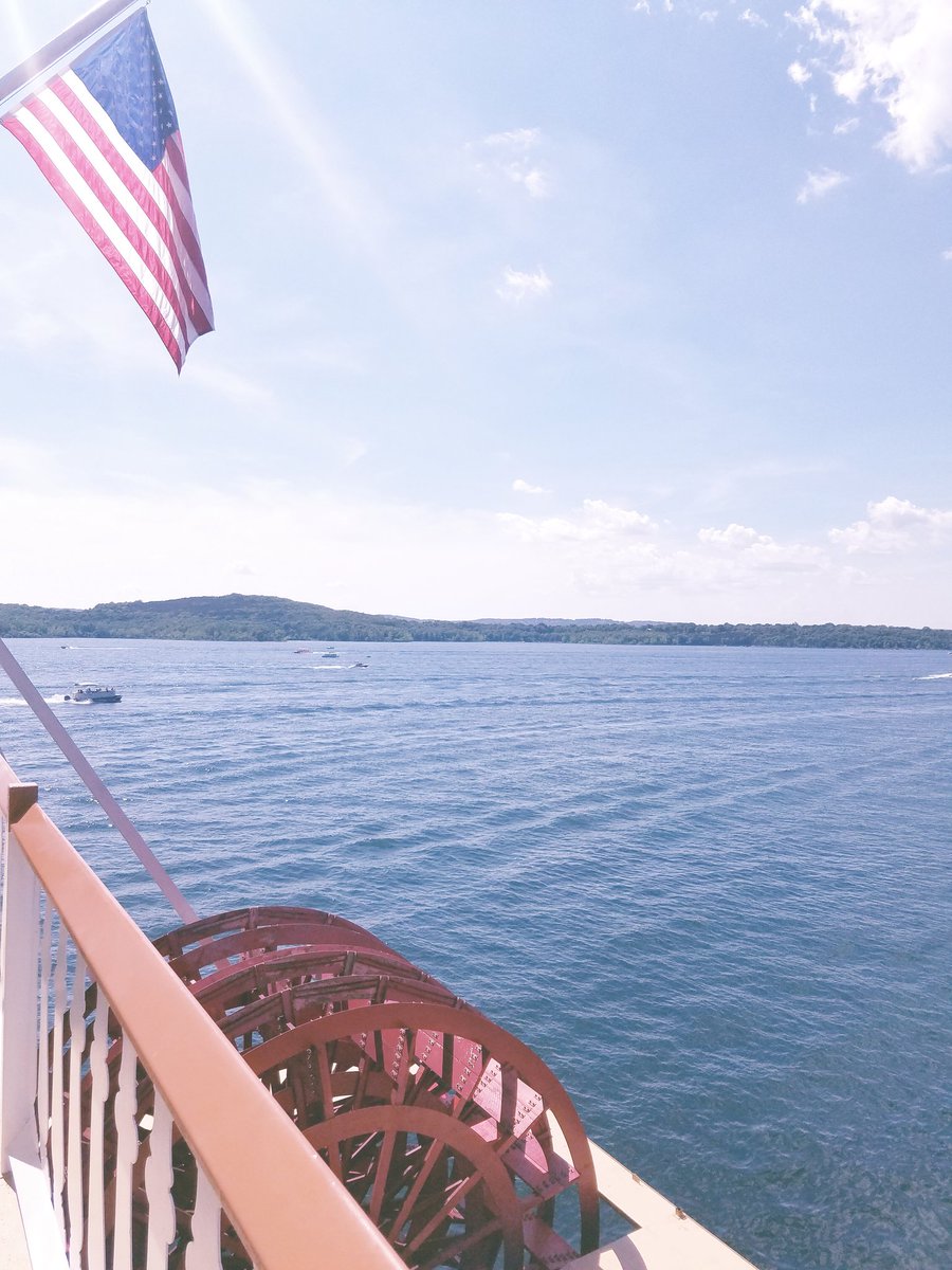 Crystal97863697's tweet photo. Front-row at Showboat Branson Belle with 32 Diamond VIP owners! Can't beat #diamondexperiences like these! #WhyAreYouNotHere #MemorialDayWeekend2018 https://t.co/qGygsDXzwK