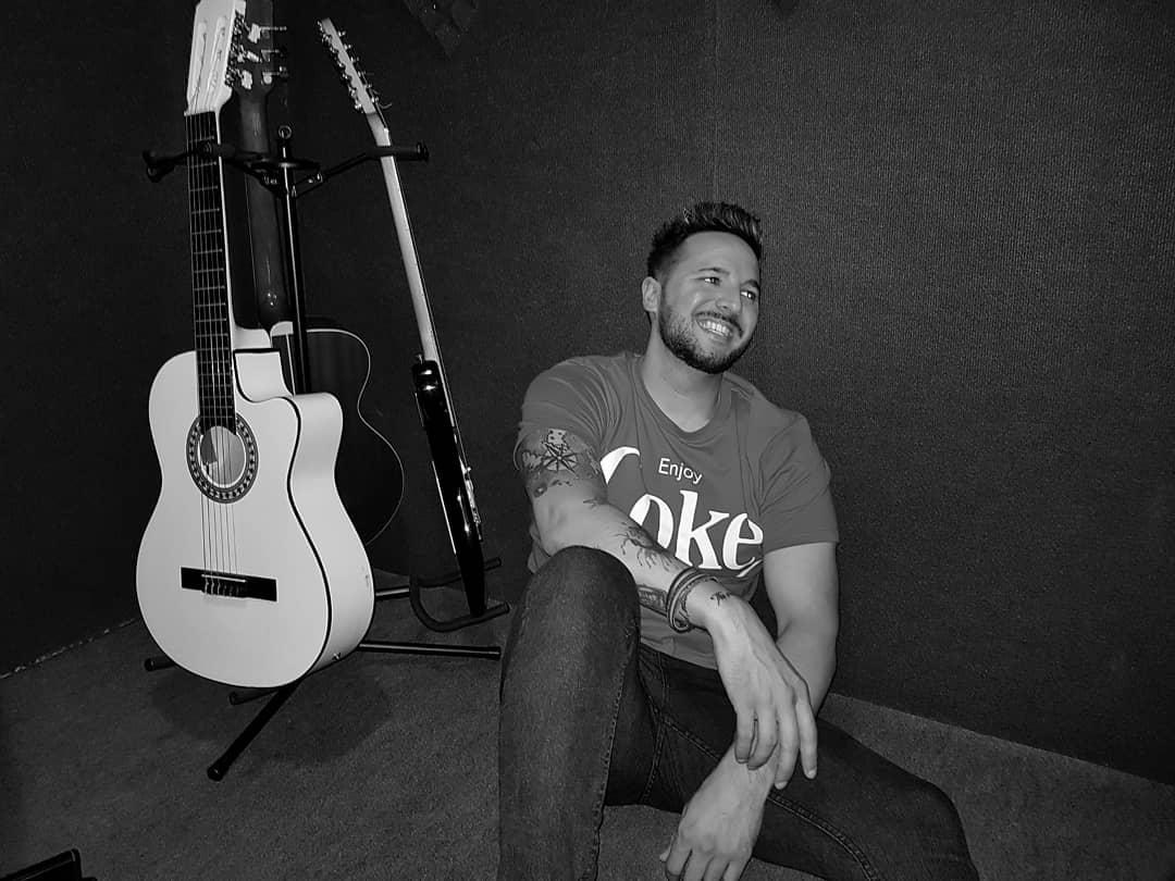 Joaquin_Sangar's tweet image. Día de estudio en la grabación de lo que será mi segundo single con mi productor y amigo Jesus Martín.

¡ Feliz noche familia ! 
@laexpansiondigi

#2single #segundosingle #aportodas #single #grabacion #singer #music