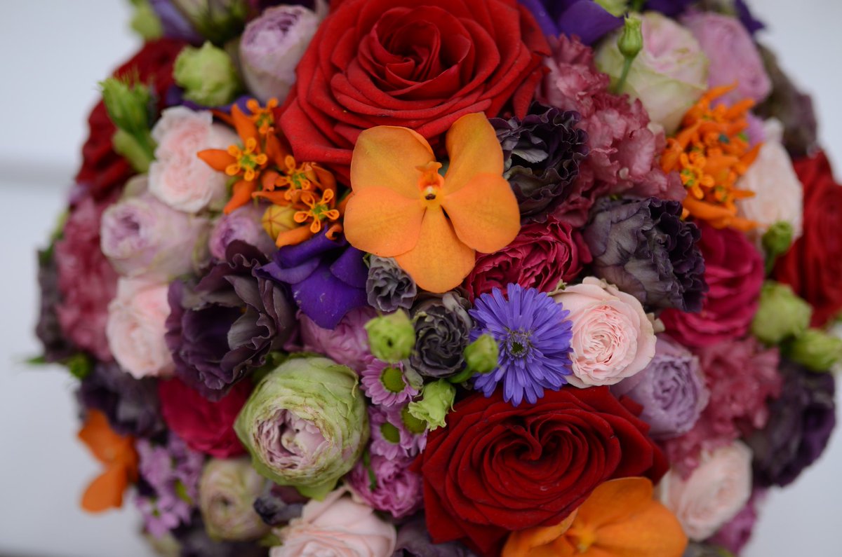 ABIANDTOMS's tweet image. @flowmentals ravishing beauty of the art on show at Chelsea this week. The colour kaleidoscope of the Floral Fundamentals display in the great pavilion was sumptuous #floristry #chelsea2018