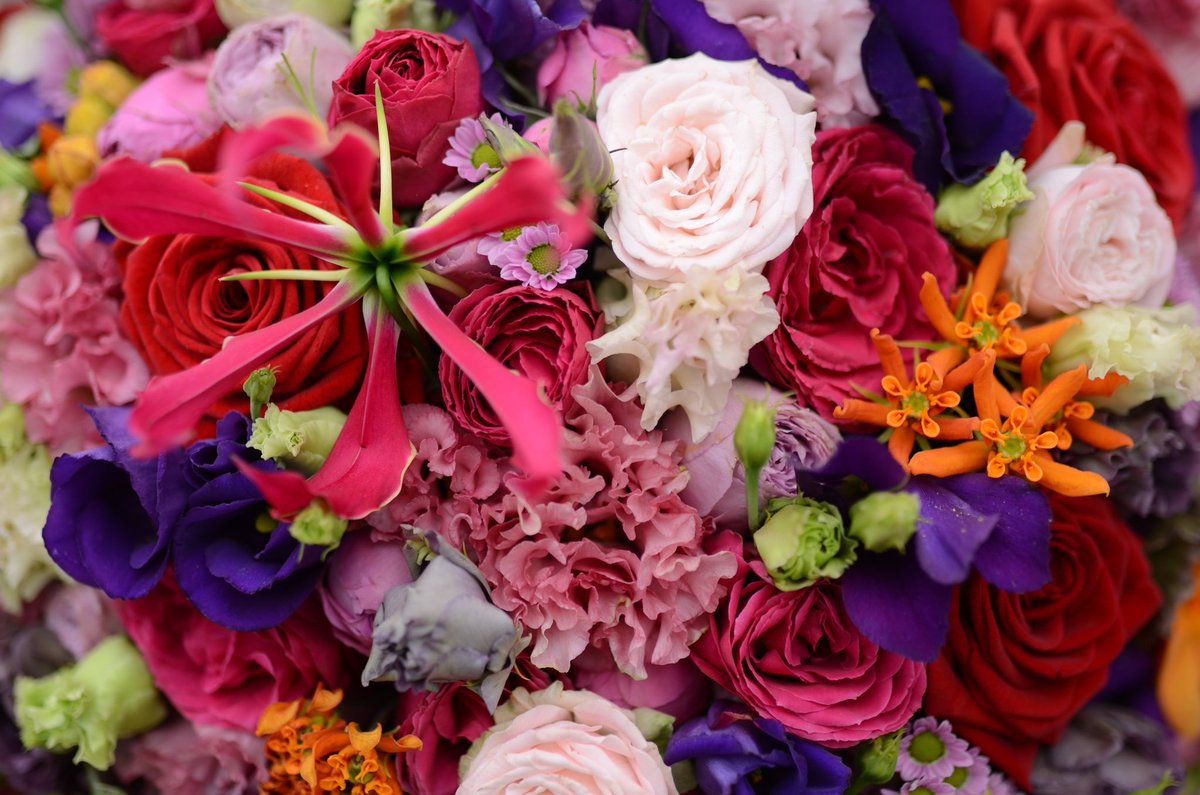 ABIANDTOMS's tweet image. @flowmentals ravishing beauty of the art on show at Chelsea this week. The colour kaleidoscope of the Floral Fundamentals display in the great pavilion was sumptuous #floristry #chelsea2018