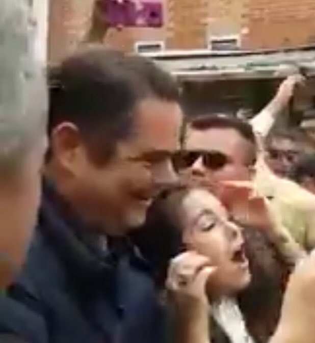 HumorColombia's tweet photo. La cara de Clemencia cuando vio que Petro lleva más votos que papi! https://t.co/YOfjmj0zeL