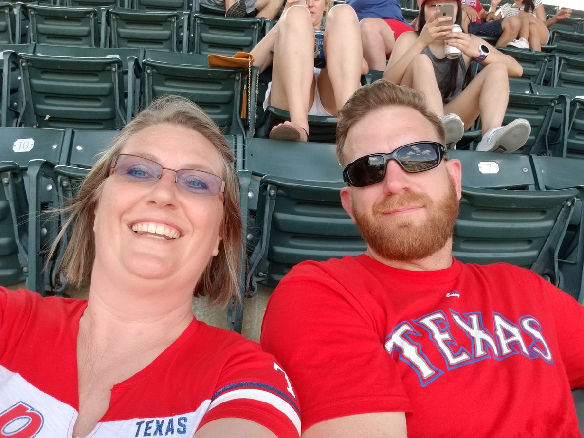summerfarmer77's tweet photo. Good day for a Rangers game. #HatsOff4Heroes #MemorialDayWeekend #texasrangers #retiredarmy https://t.co/ZxMTdQjUM1